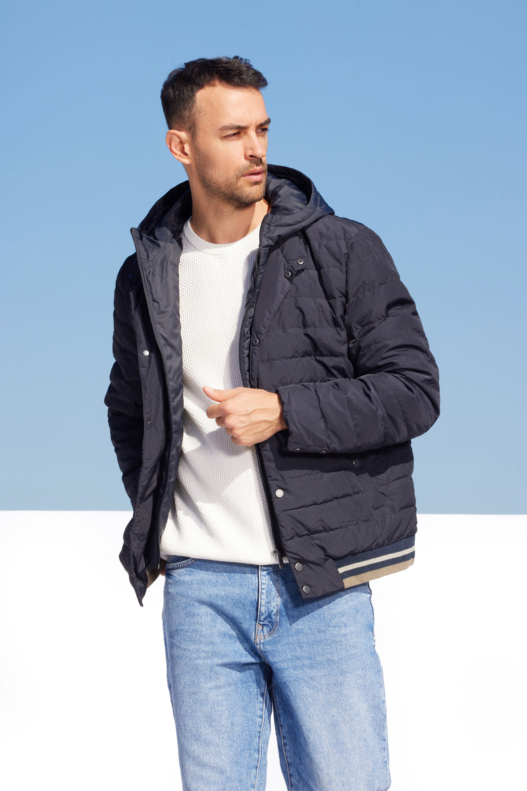 Geacă bărbați dark navy Madzerini, design contemporan, potrivită pentru sezonul rece.