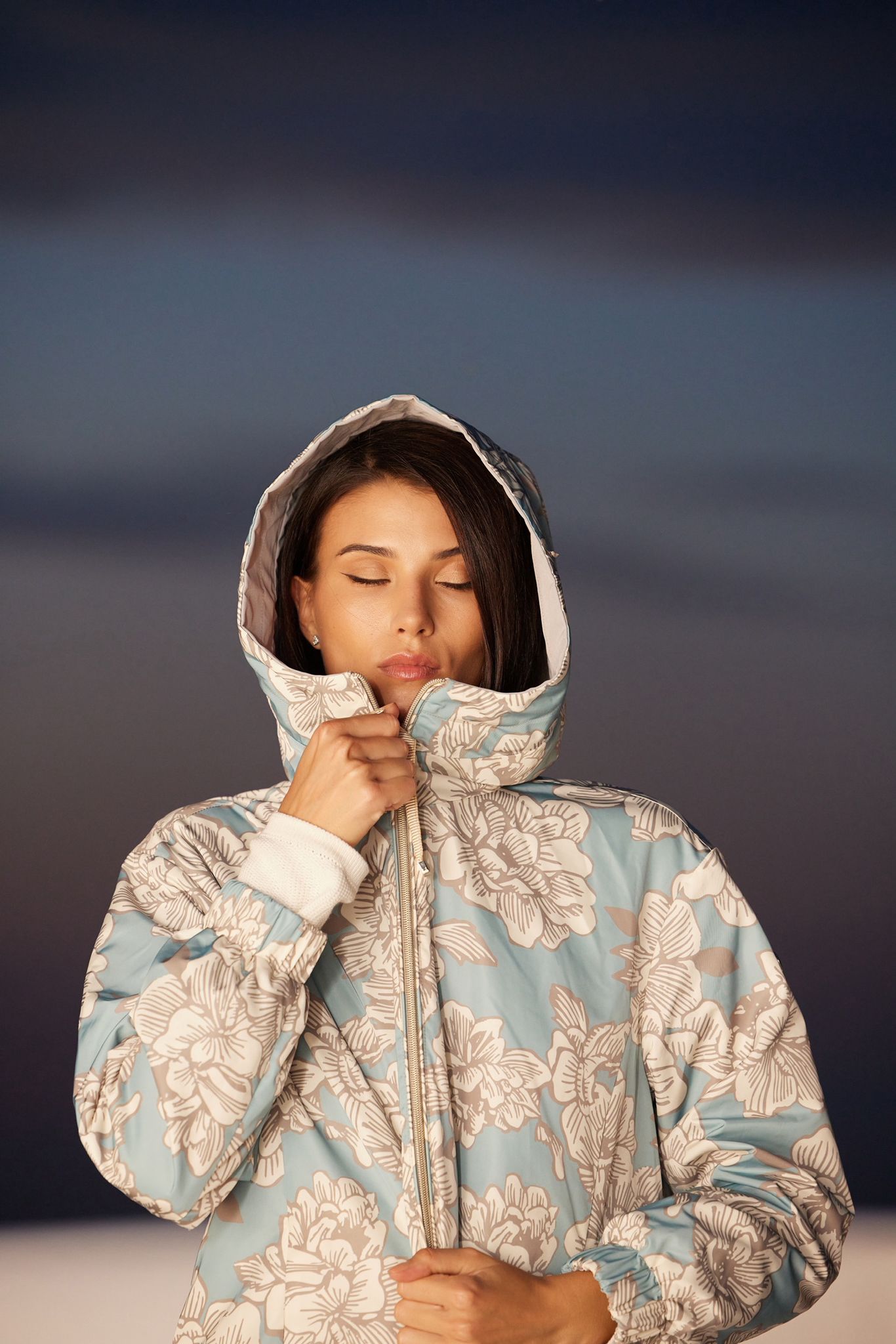 Palton ușor de damă model LOLA – stucco / floral reverse