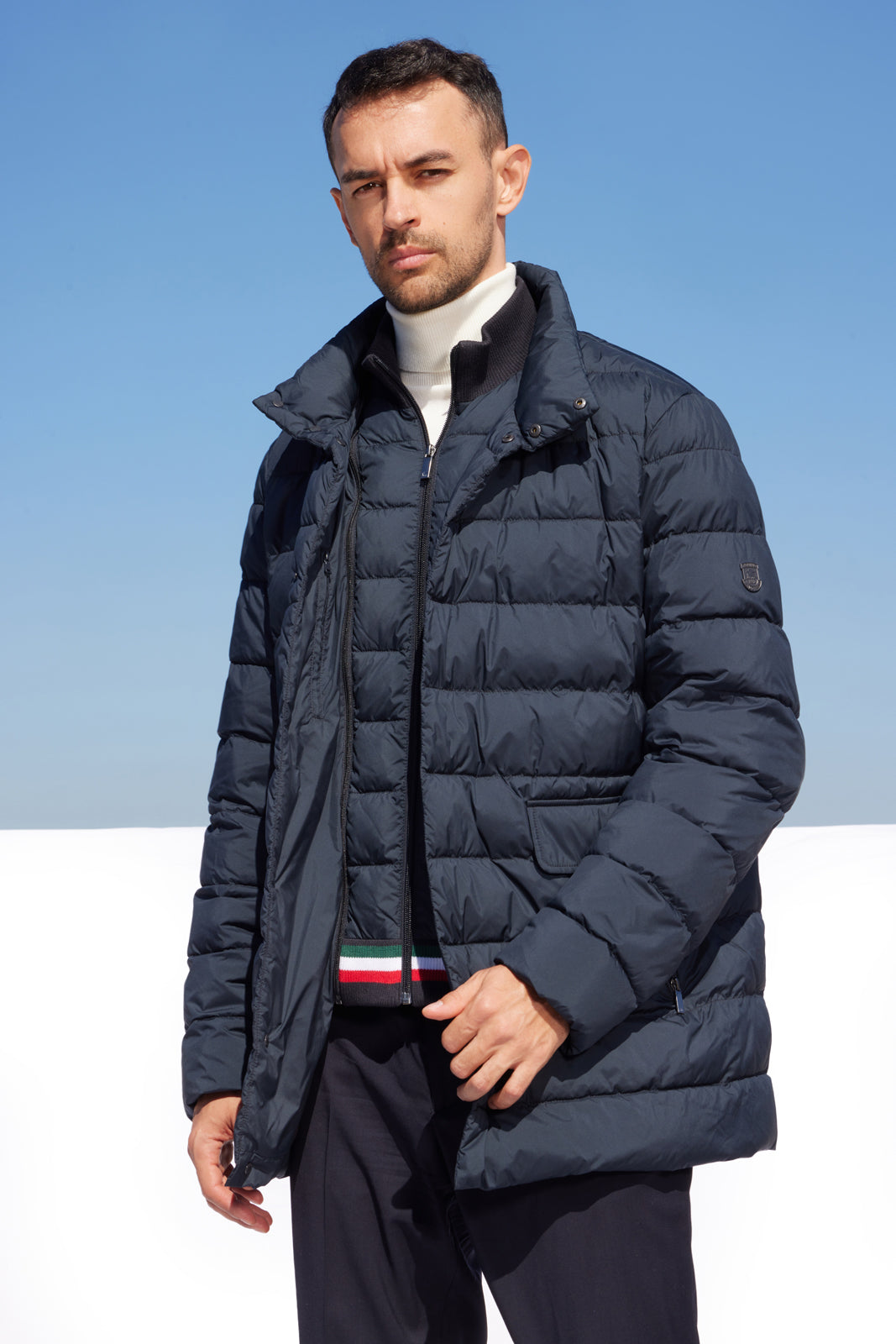 Geacă Madzerini dark navy pentru bărbați, detalii matlasate, fermoar argintiu.