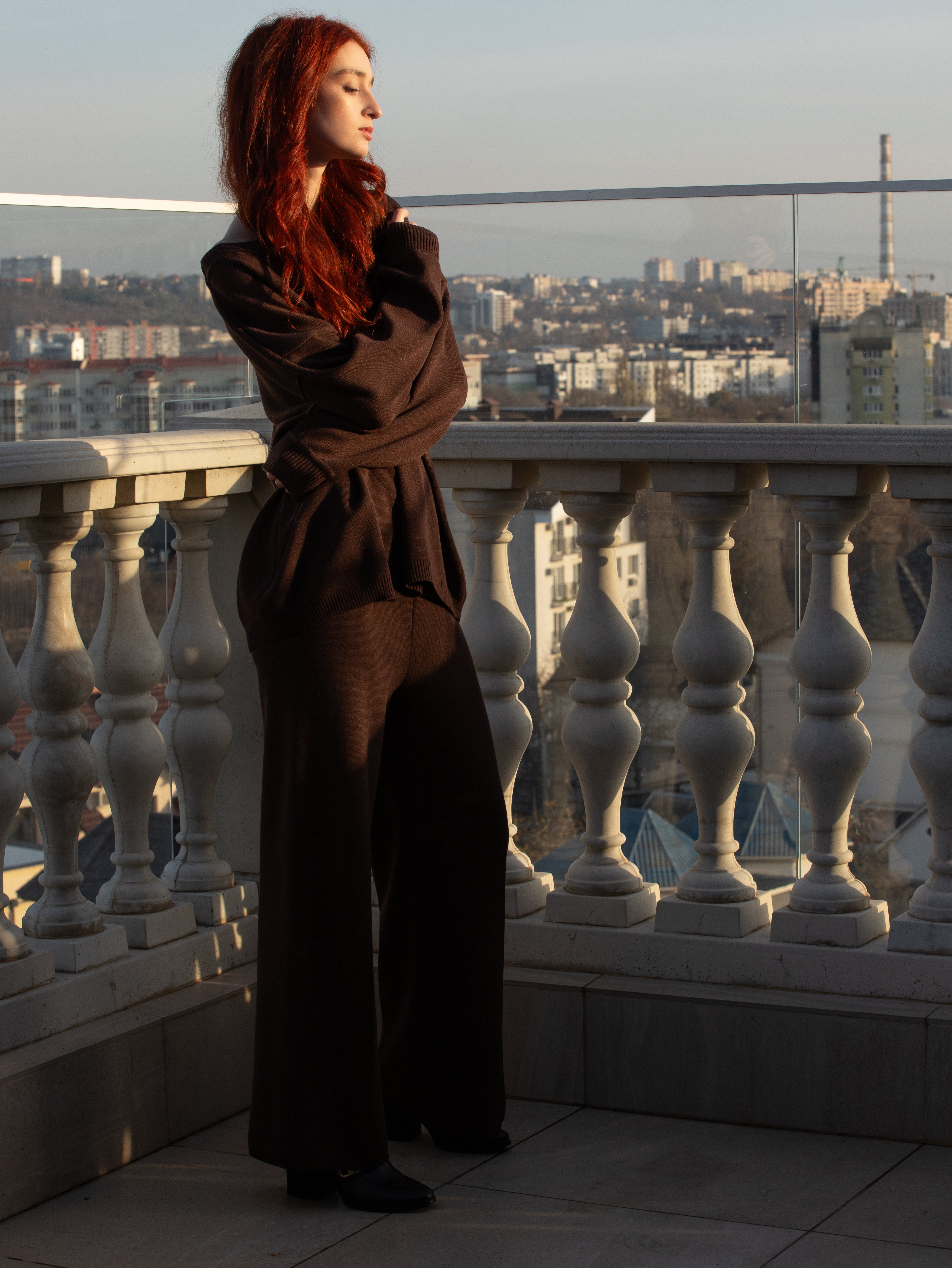 Set tricot damă maro din lână merinos – pulover oversize + pantaloni largi MARRONE