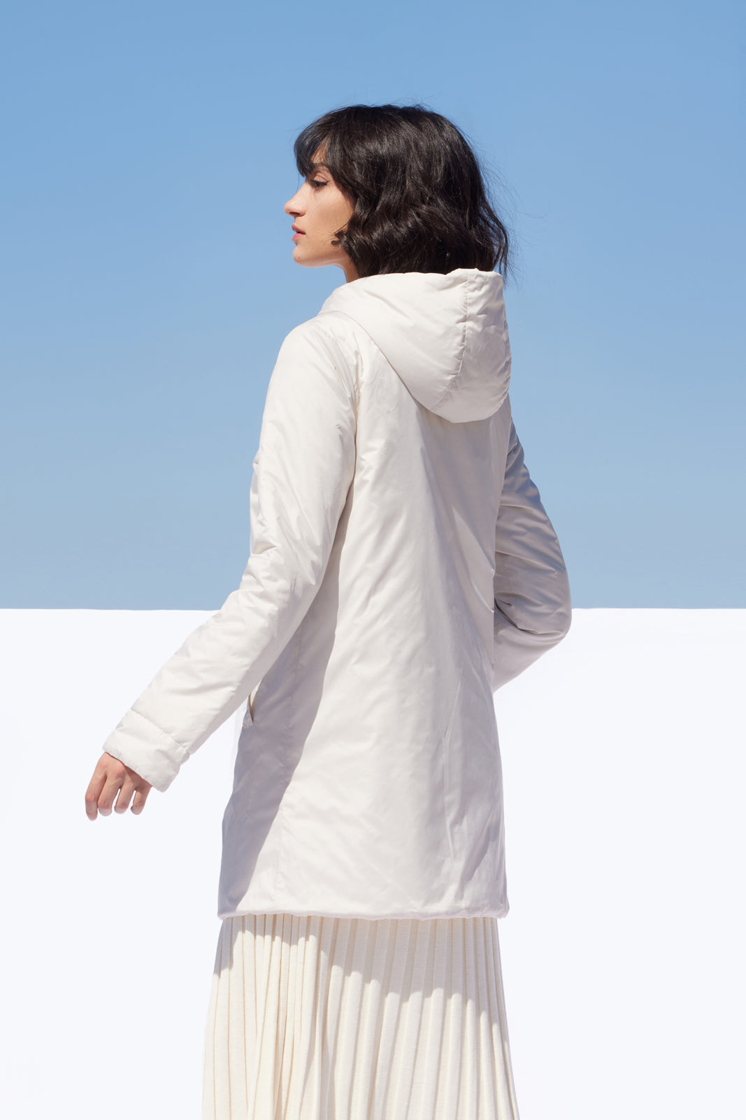 Palton reversibil Madzerini, culoare deschisă, material Pearl, detaliu textură.