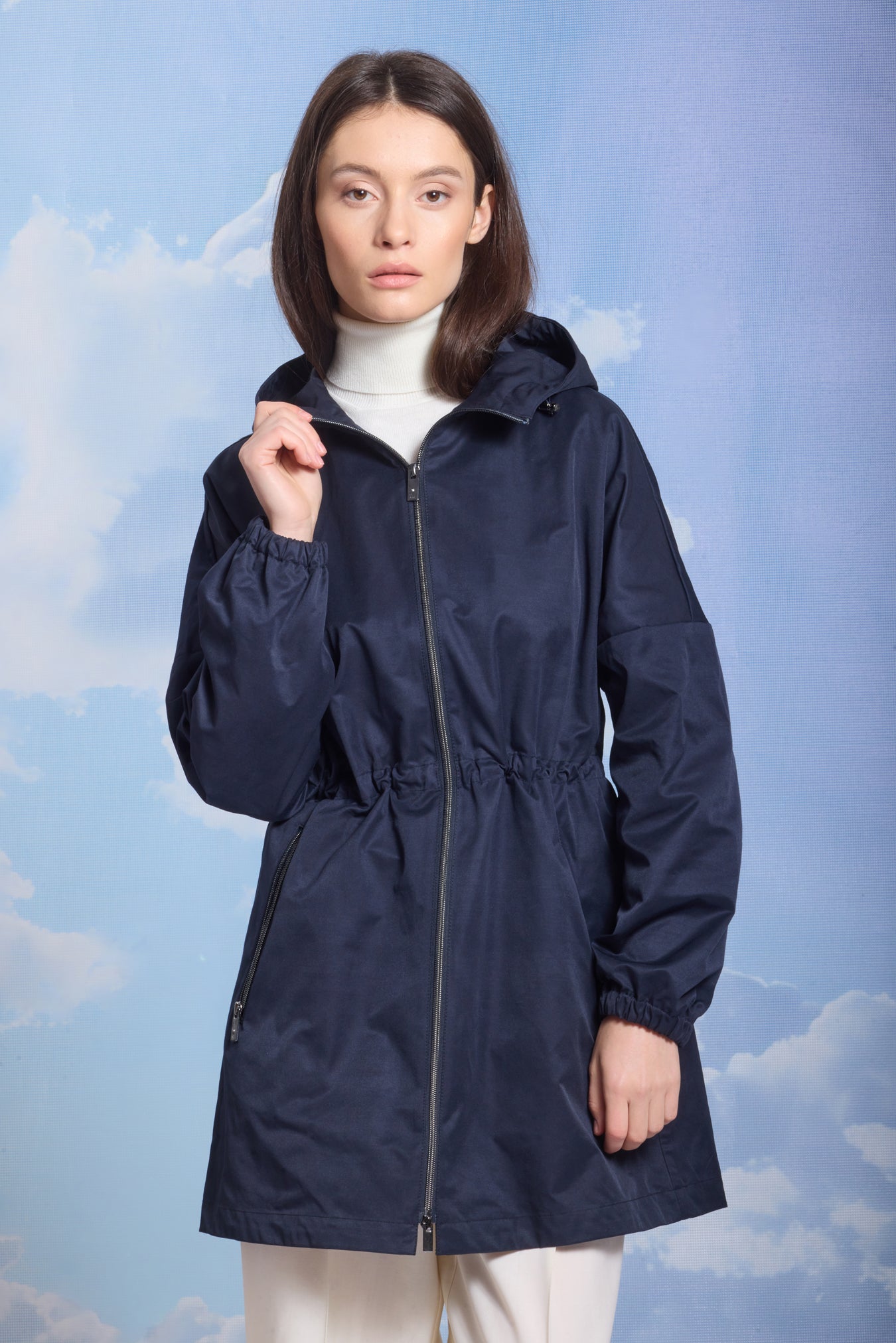 Trenci damă HOLLY dark navy bumbac Madzerini elegantă și versatilă.