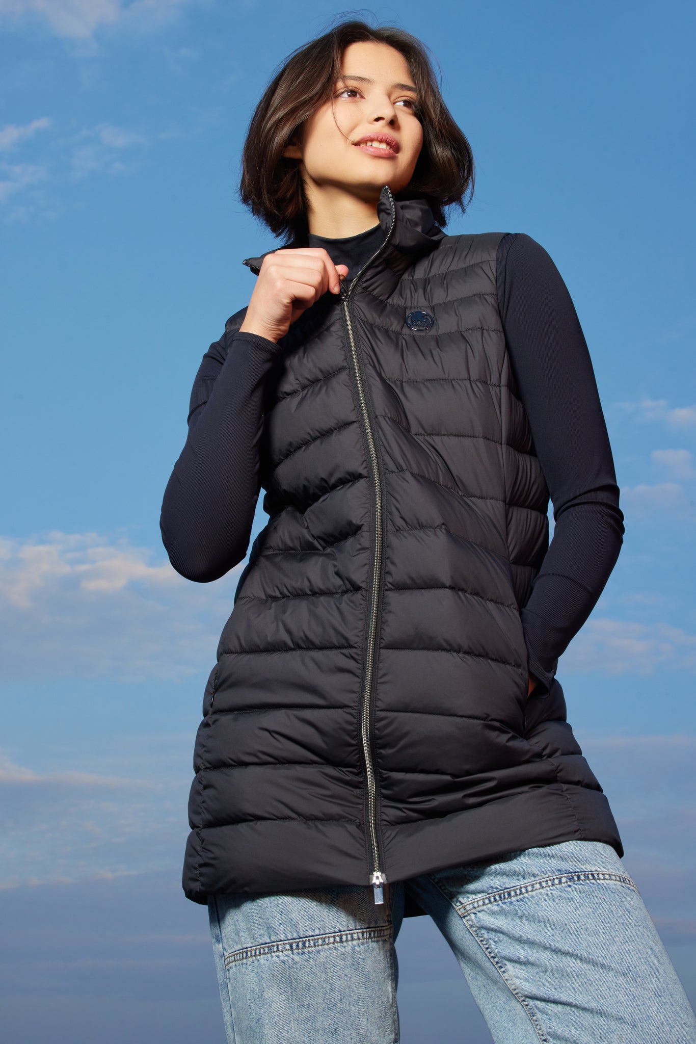Vestă de damă Madzerini VESTA black, neagră, bio puf sintetic, modernă și confortabilă.